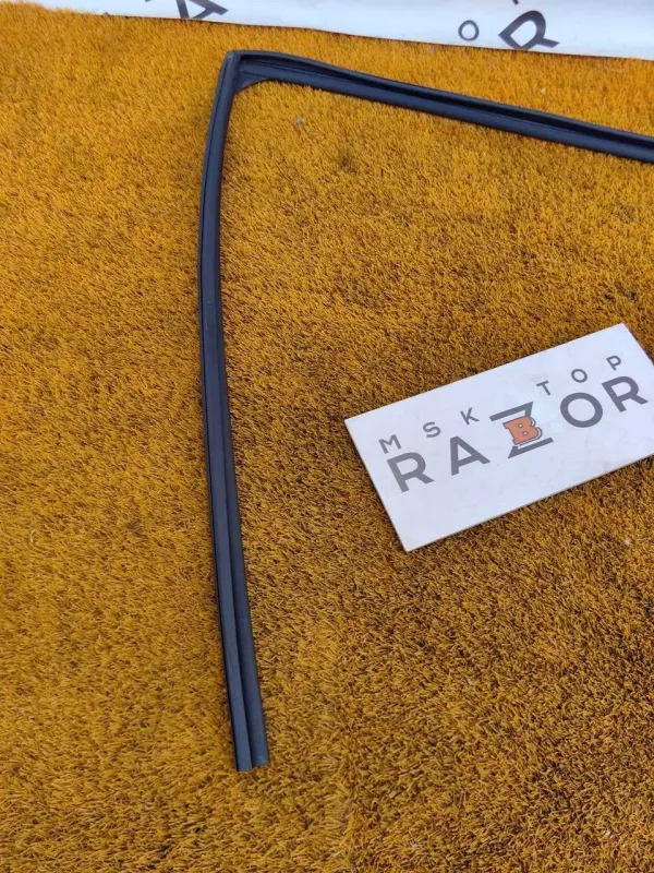 Уплотнитель стекла двери