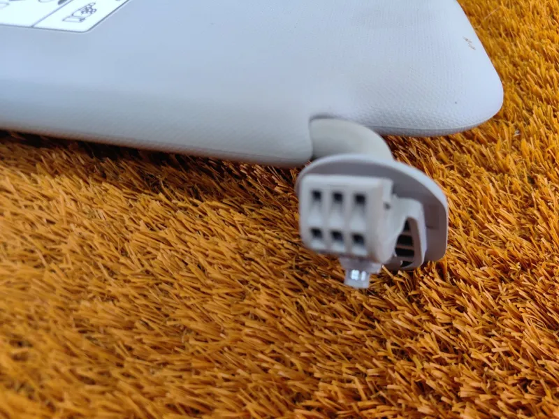 Козырек солнцезащитный