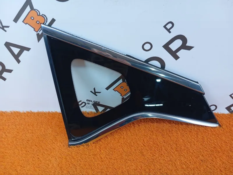 Форточка задняя