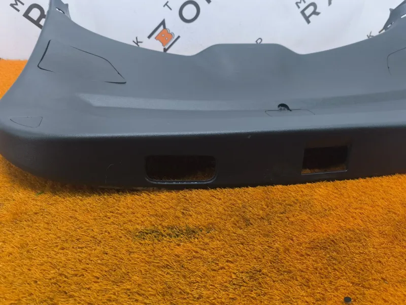 Обшивка двери багажника