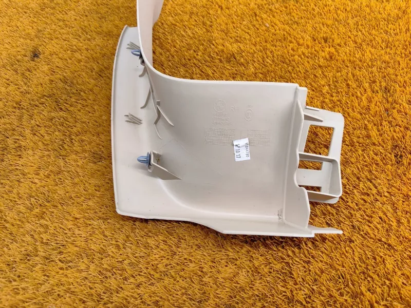 Обшивка крышки багажника