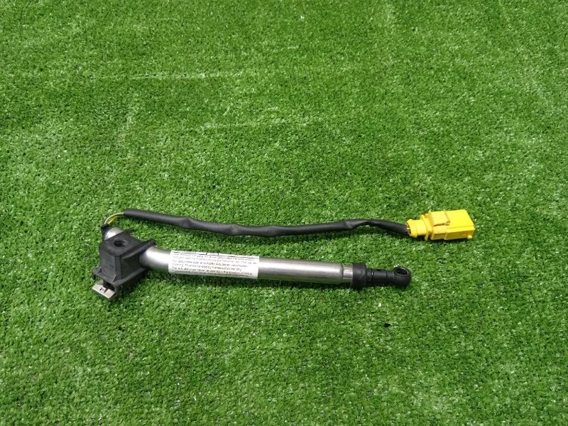 Пиропатрон петли капота Audi A5 2019 8W6823823 2 CYR