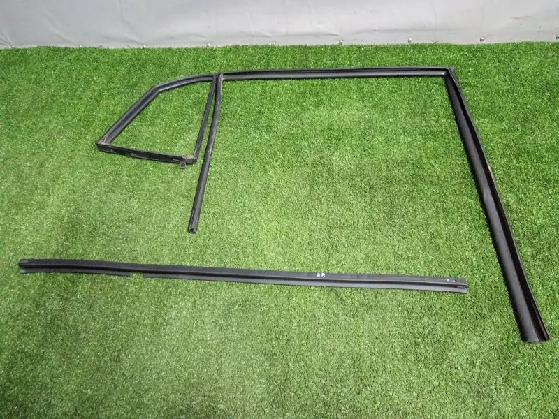 Уплотнитель стекла двери