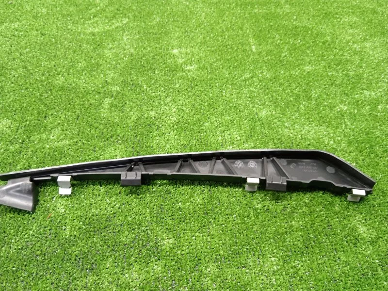 Кронштейн уплотнителя двери