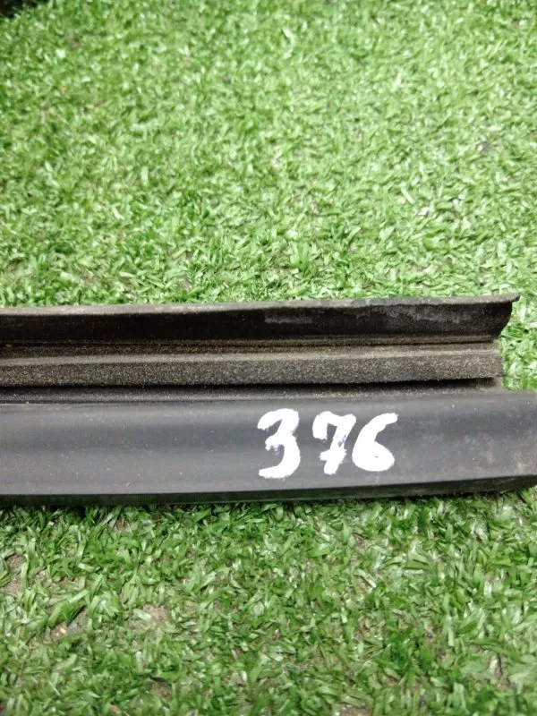 Уплотнитель стекла двери