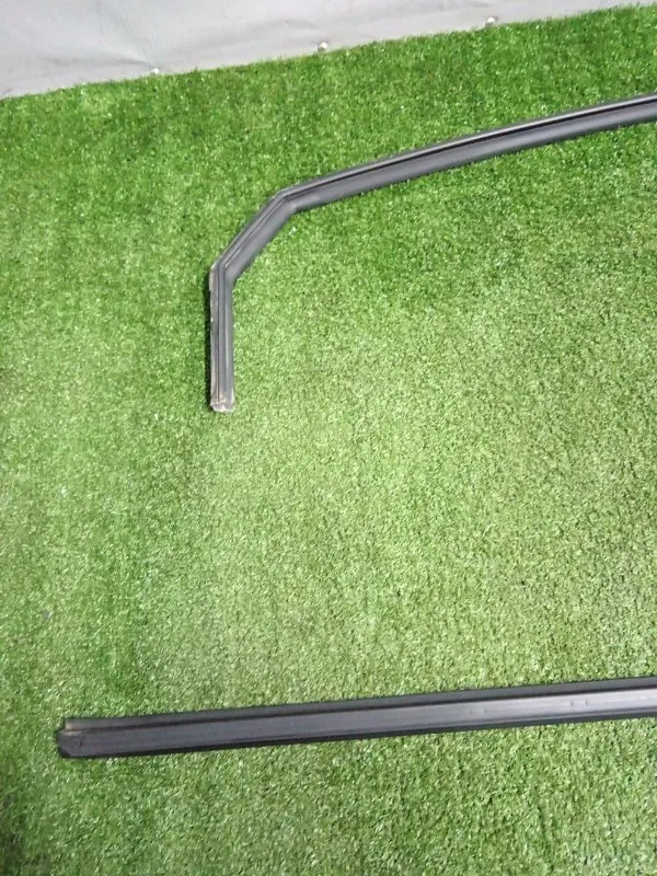 Уплотнитель стекла двери