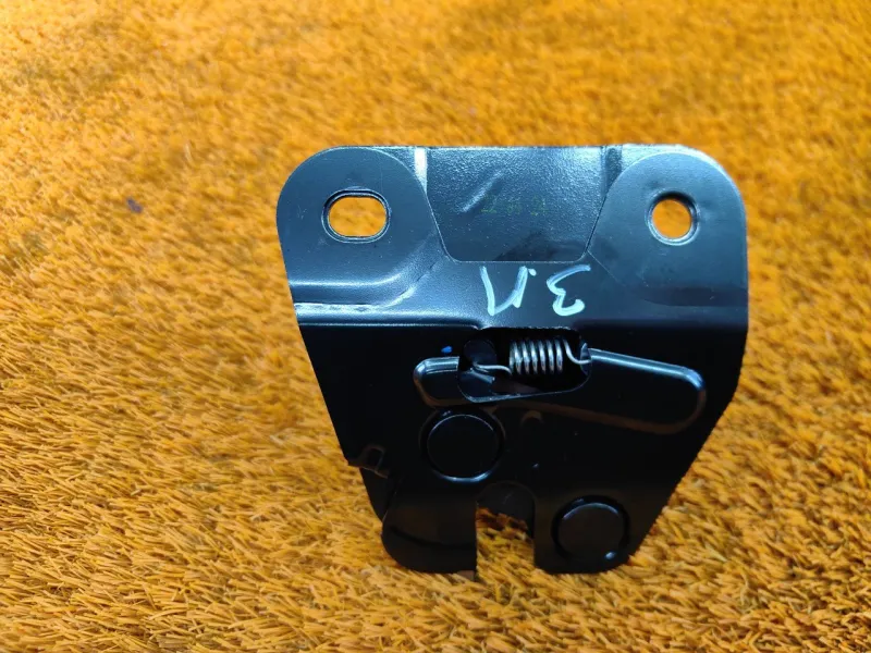 Замок спинки сиденья