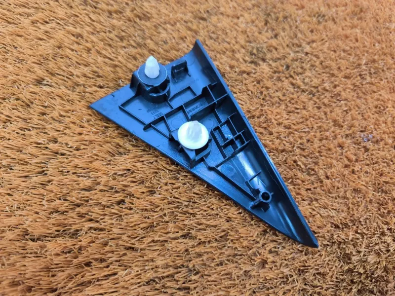 Уголок двери