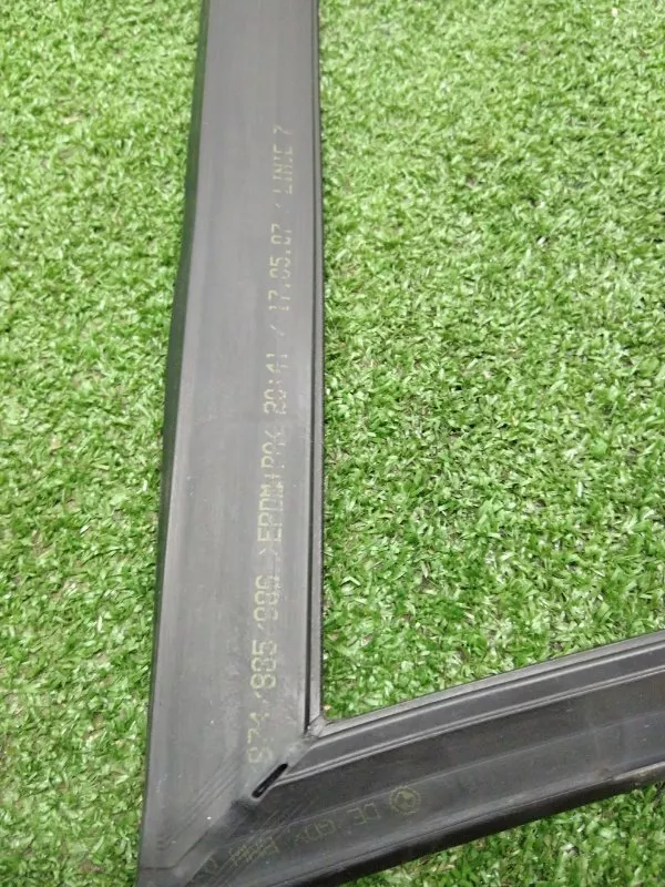 Уплотнитель стекла двери