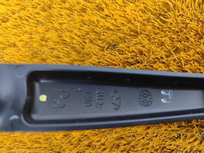 Поводок стеклоочистителя лобового стекла