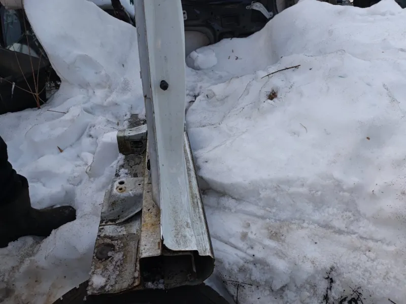 Порог с центральной стойкой