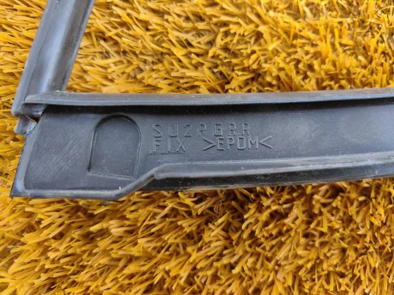 Уплотнитель стекла двери