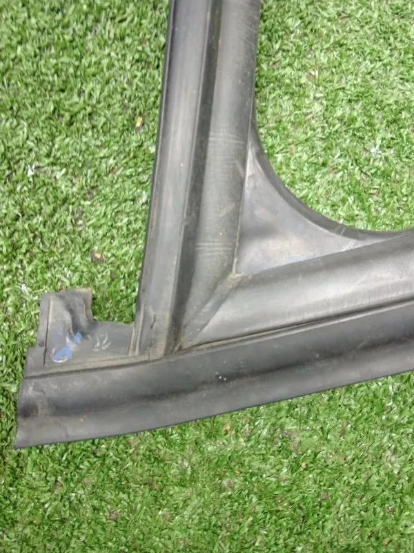 Уплотнитель стекла двери