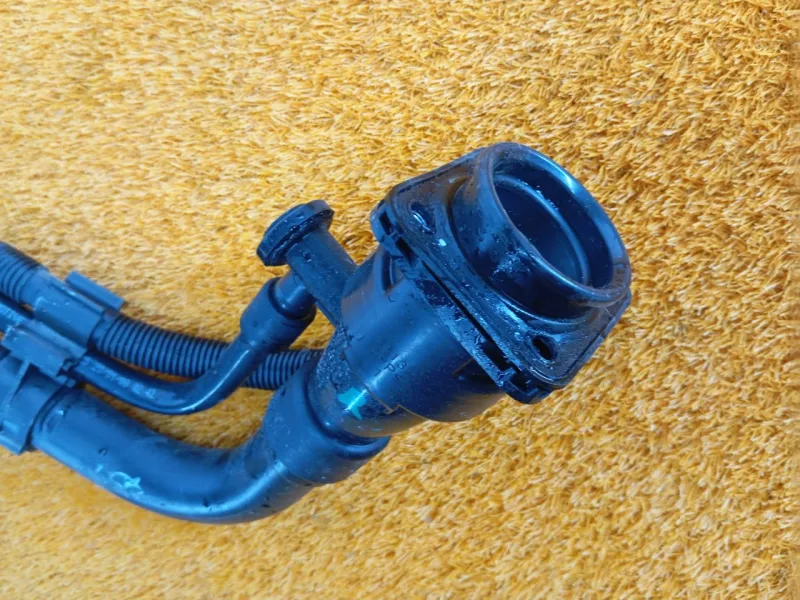 Горловина топливного бака