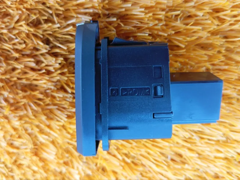 Кнопка стояночного тормоза