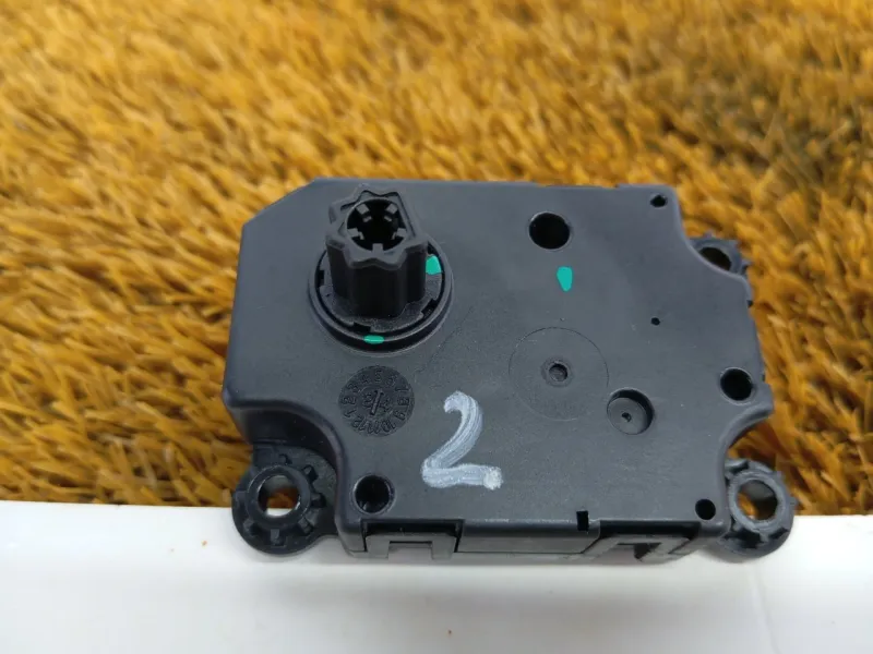 Моторчик заслонки печки