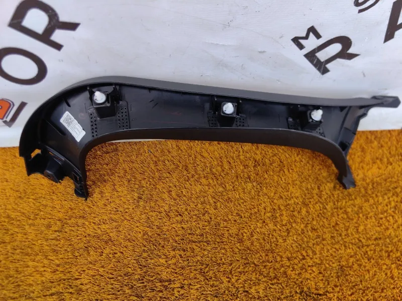 Обшивка двери багажника