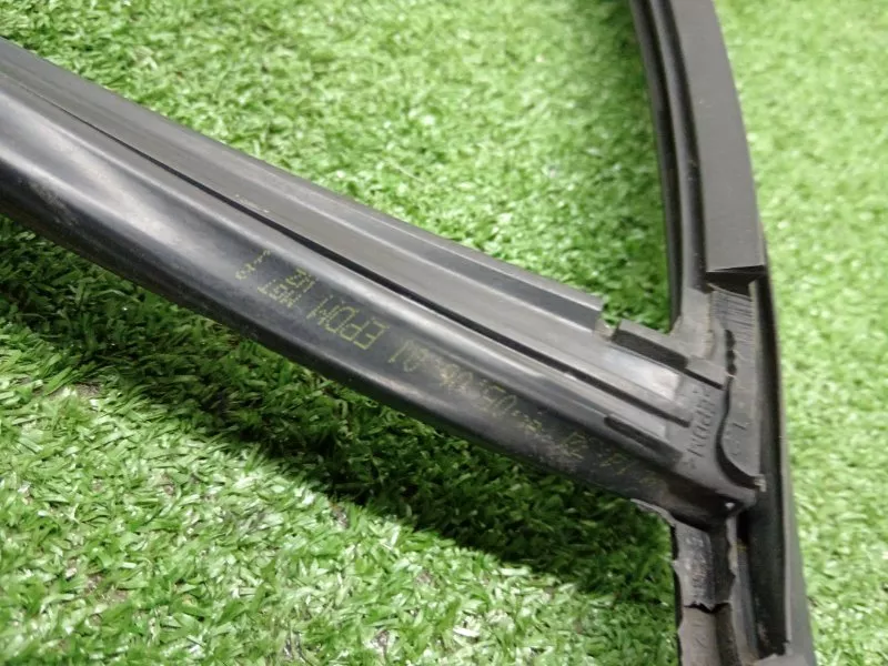 Уплотнитель стекла двери