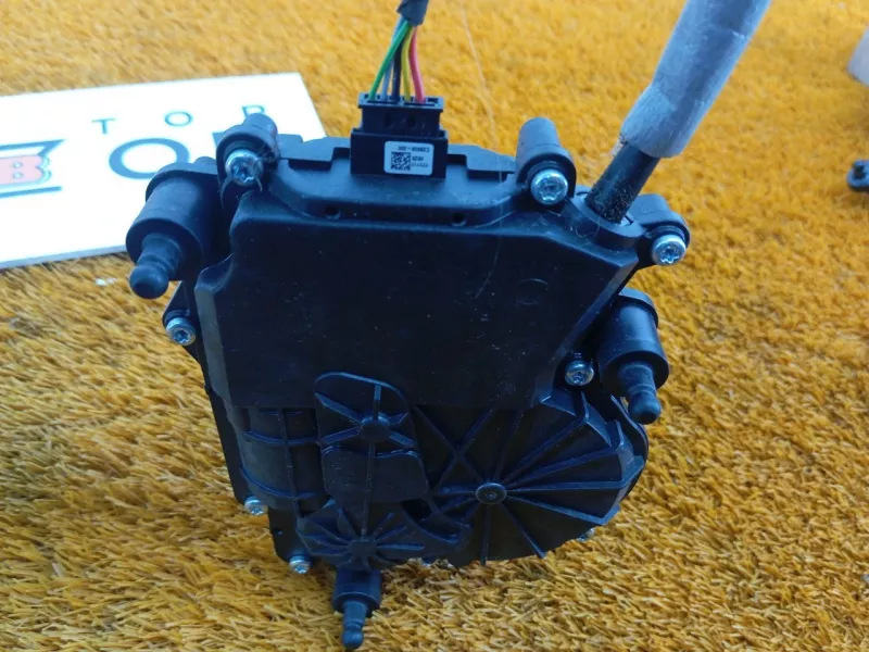 Доводчик двери багажника BMW X3 2018 16367210 G01 B47