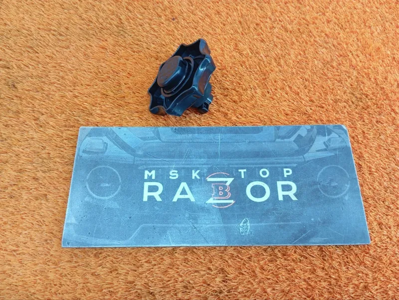 Болт крепления запасного колеса