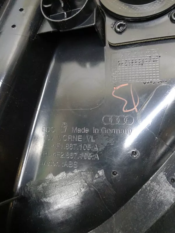 Обшивка двери Audi A6 2006 4F1867105A C6, передняя левая