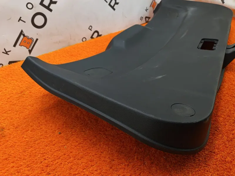 Обшивка крышки багажника