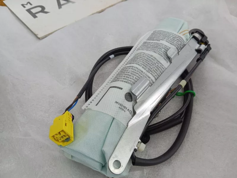 Шторка безопасности Audi A6 2018 4G8880242B C7, правая