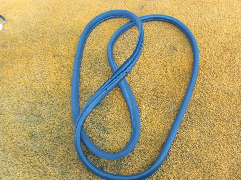 Уплотнитель проема двери