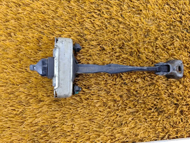 Ограничитель двери