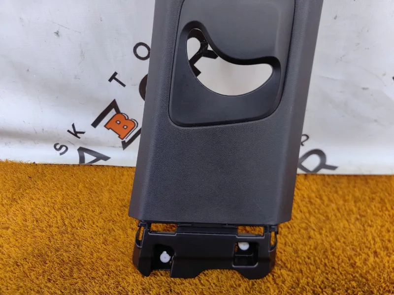 Обшивка центральной стойки