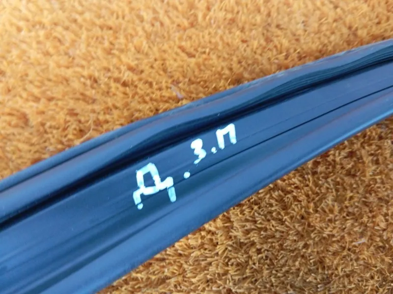 Уплотнитель стекла двери