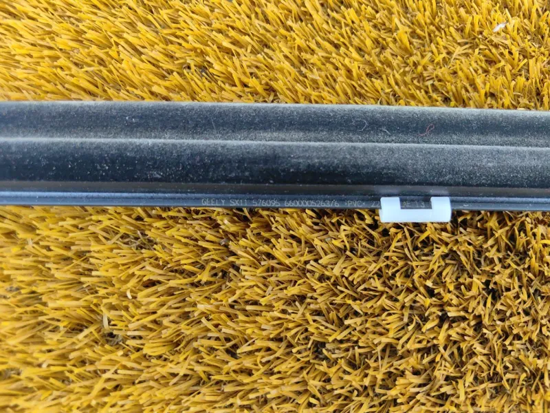 Уплотнитель стекла двери