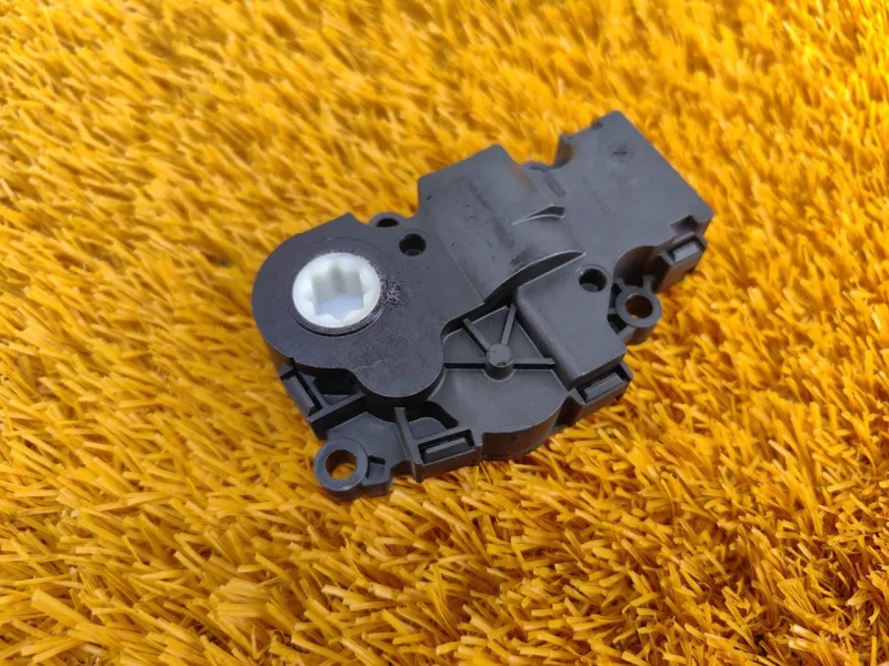 Моторчик заслонки печки