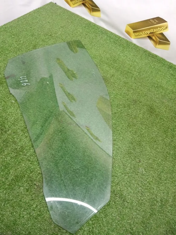 Стекло двери Audi A4 1997 8D0845202 B5, переднее правое