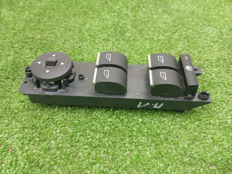 Кнопка стеклоподъемника