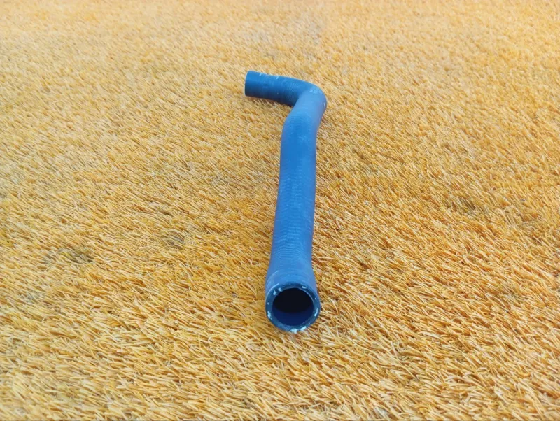 Патрубок радиатора