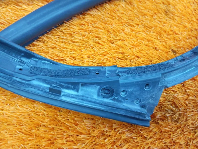 Уплотнитель двери