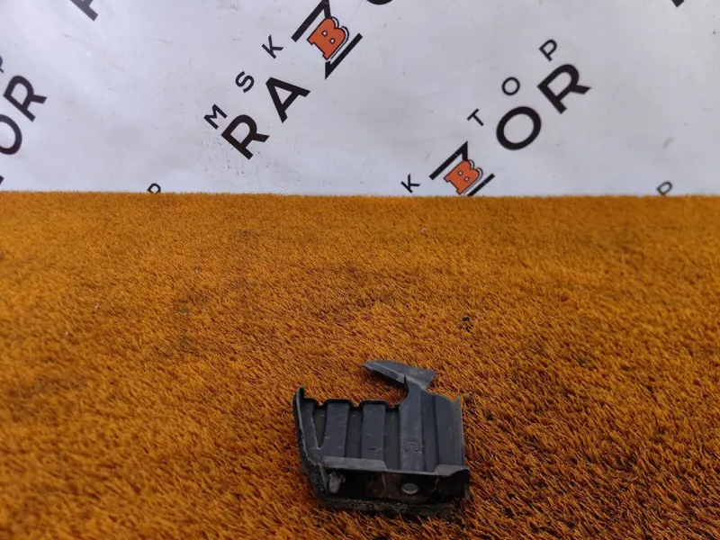 Уголок жабо