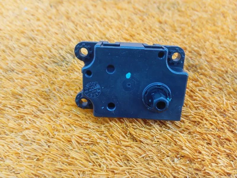 Сервопривод заслонок печки