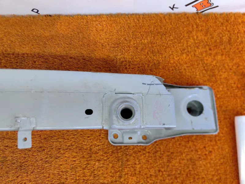 Усилитель бампера