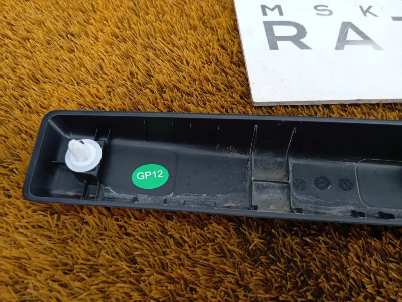 Накладка крышки багажника