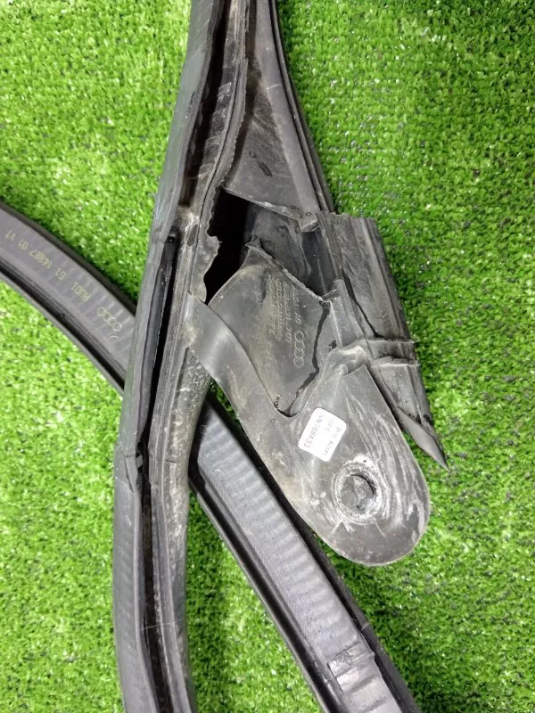 Уплотнитель двери