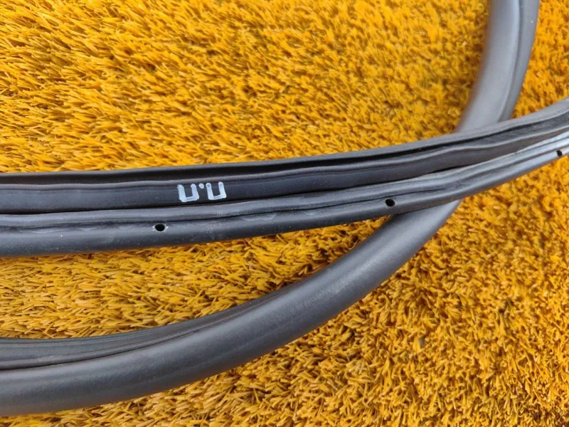 Уплотнитель проема двери