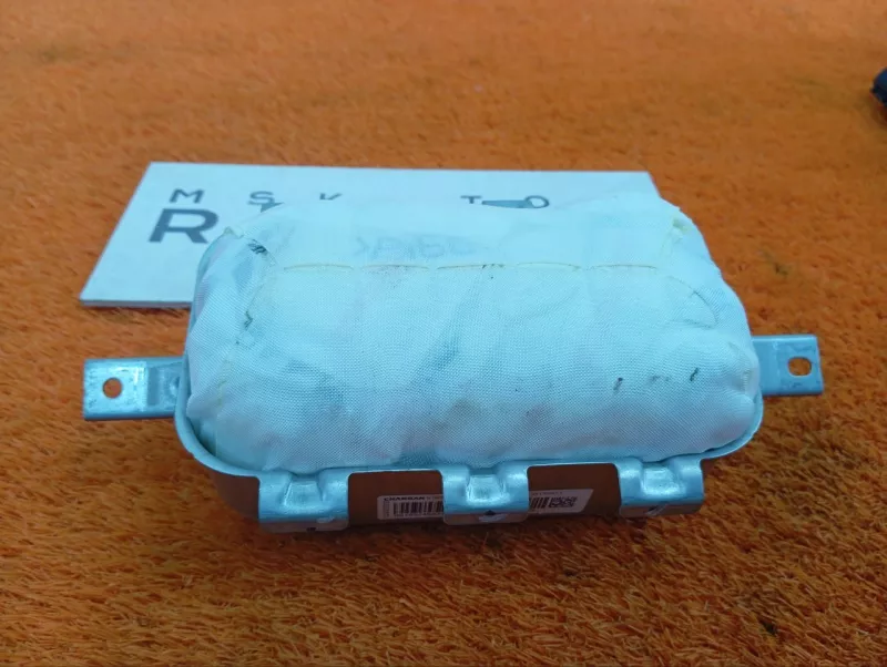 Подушка безопасности пассажира