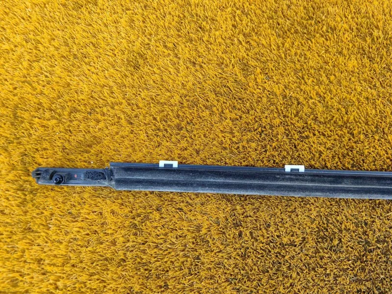 Уплотнитель стекла двери