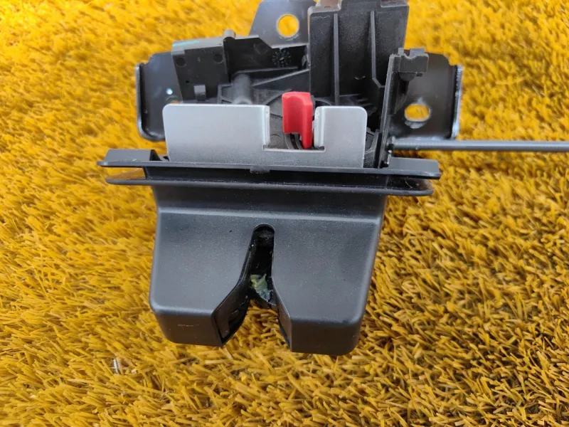 Замок багажника