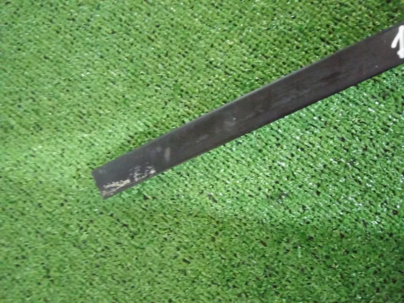 Направляющая стекла двери