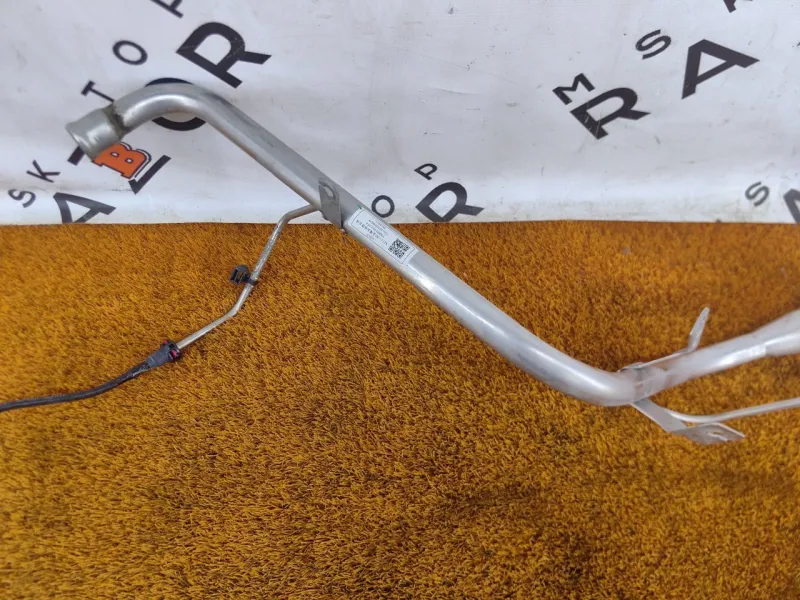 Горловина топливного бака