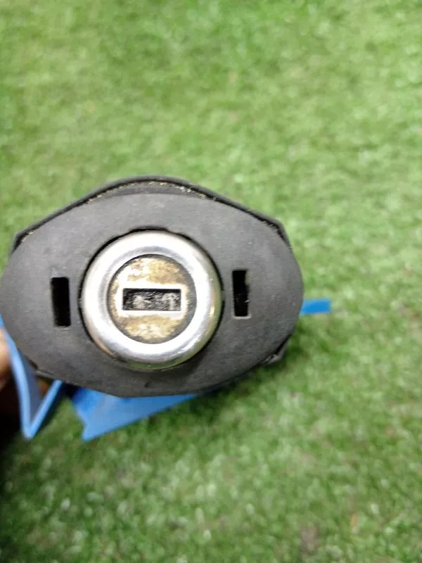 Личинка замка багажника