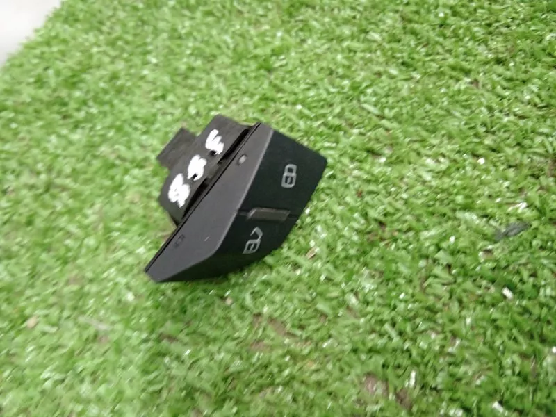 Кнопка открытия двери